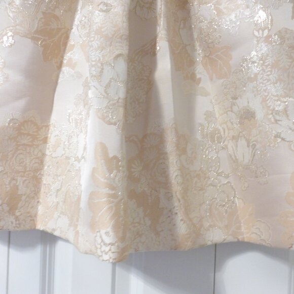 LE CHATEAU Cream and gold jacquard floral A-line skirt - Picture 4 of 10